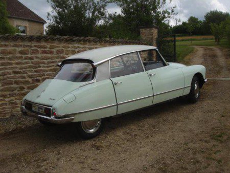 1967 Citroen DS21 from the side.