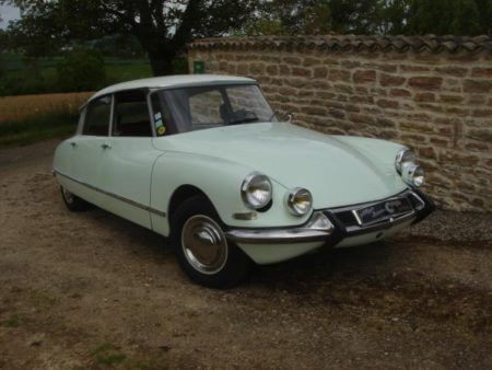 1967 Citroen DS21 in white