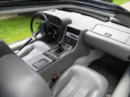 Delorean DMC-12 interior