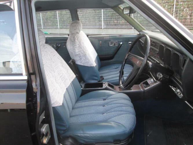 1974 Nissan Cedric GX 230 front seats