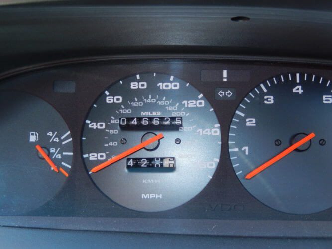 1989 Porsche 944 S2 speedo