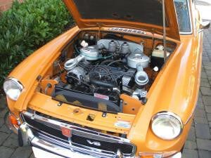 1974 MGB GT V8 engine bay