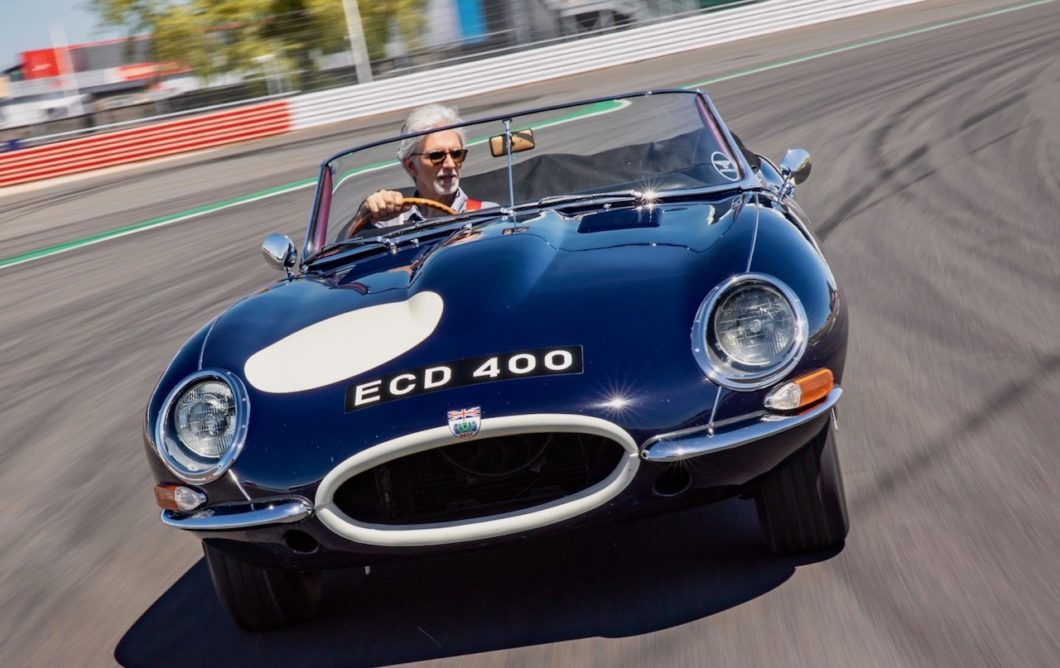 Damon Hill drives his Dad's debut winning 1961 Jaguar E-Type