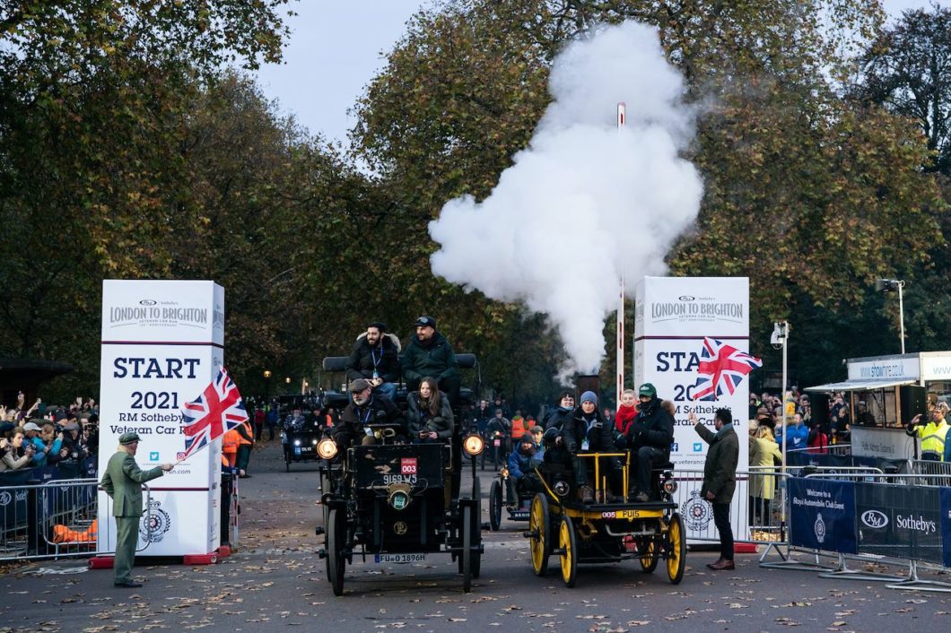 Sun comes out for 125th London to Brighton Veteran Car Run